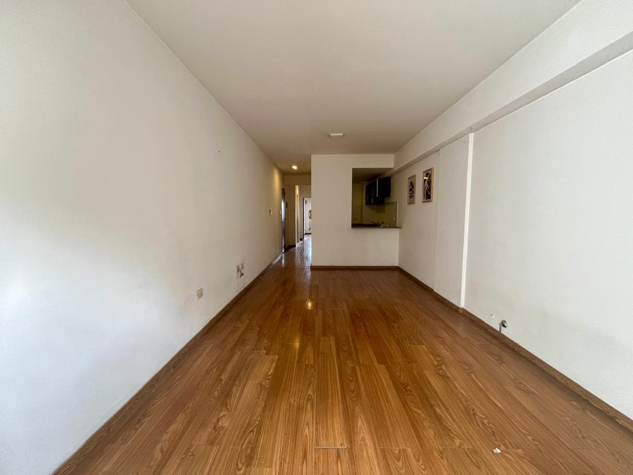 FOR SALE - 2-bedroom apartment with two balconies and a garage. Abasto, Rosario.