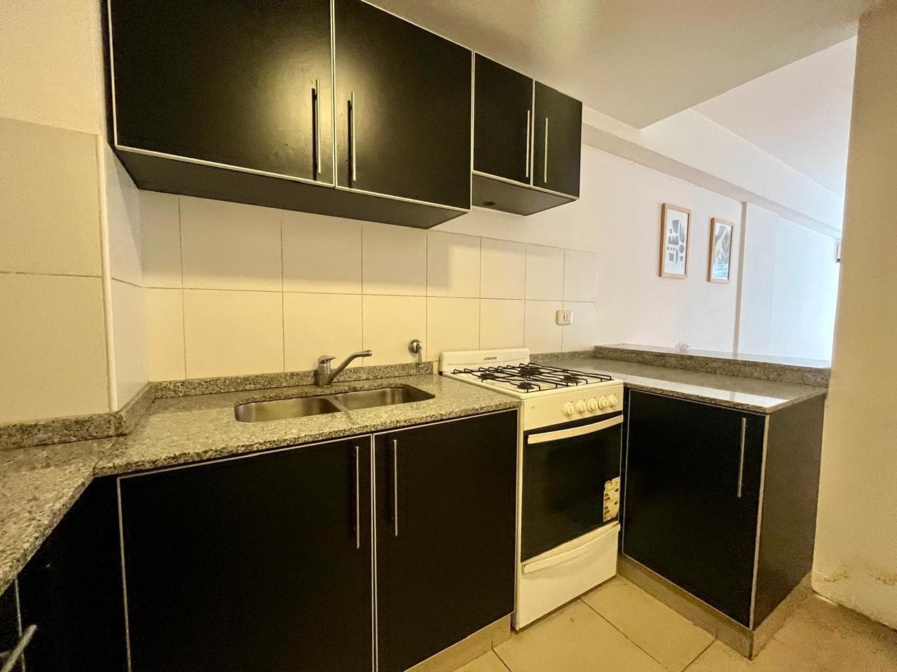 FOR SALE - 2-bedroom apartment with two balconies and a garage. Abasto, Rosario.