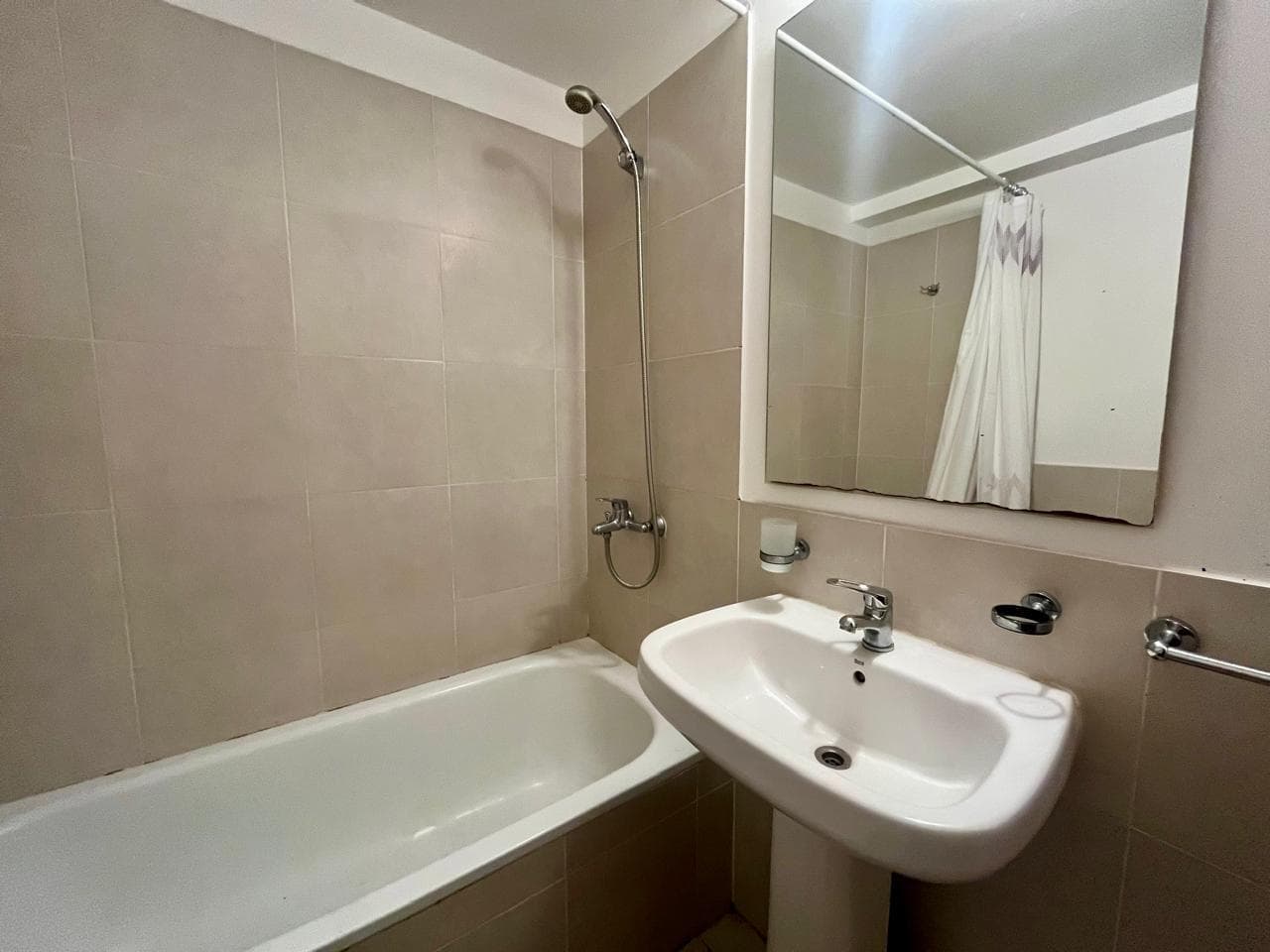FOR SALE - 2-bedroom apartment with two balconies and a garage. Abasto, Rosario.