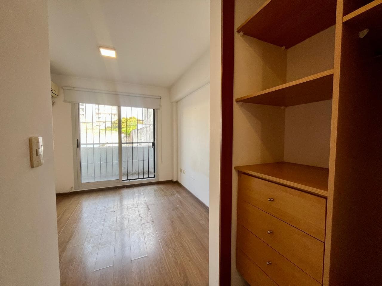 FOR SALE - 2-bedroom apartment with two balconies and a garage. Abasto, Rosario.