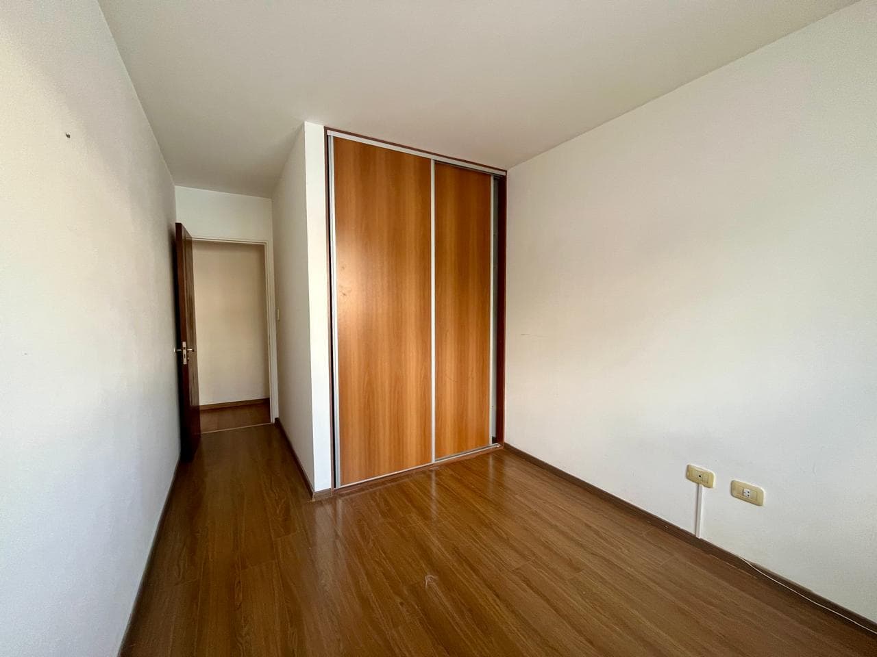 FOR SALE - 2-bedroom apartment with two balconies and a garage. Abasto, Rosario.