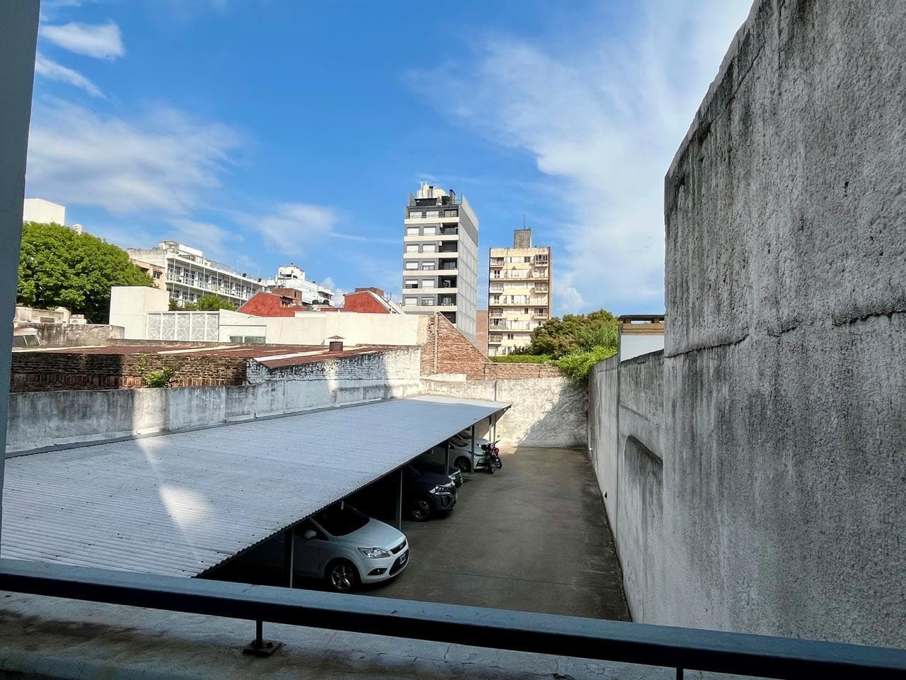 FOR SALE - 2-bedroom apartment with two balconies and a garage. Abasto, Rosario.