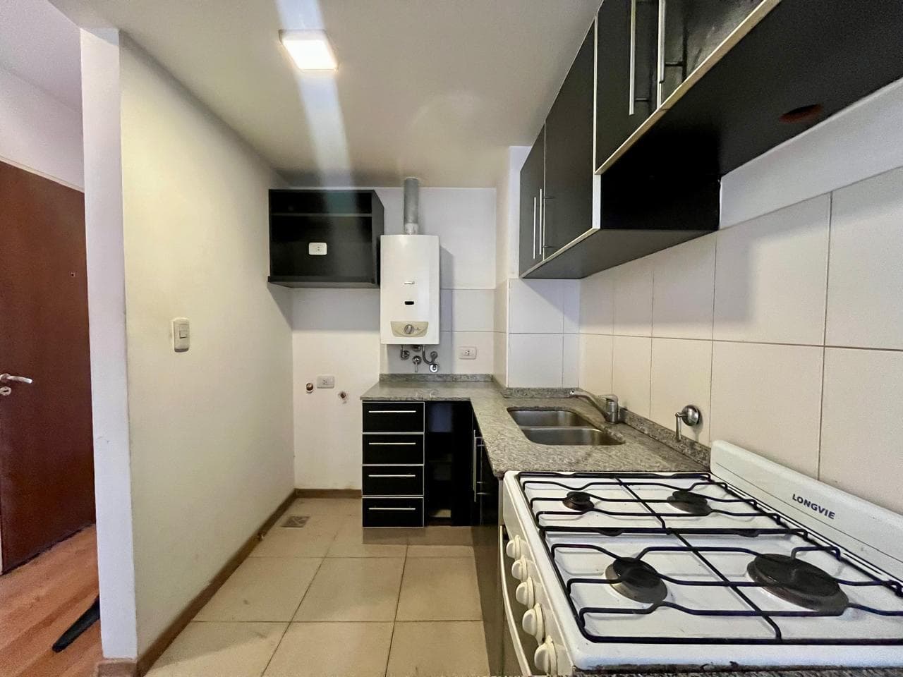 FOR SALE - 2-bedroom apartment with two balconies and a garage. Abasto, Rosario.