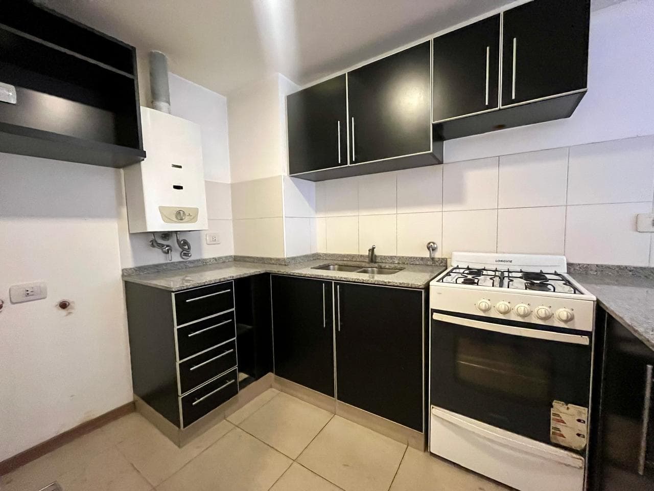 FOR SALE - 2-bedroom apartment with two balconies and a garage. Abasto, Rosario.