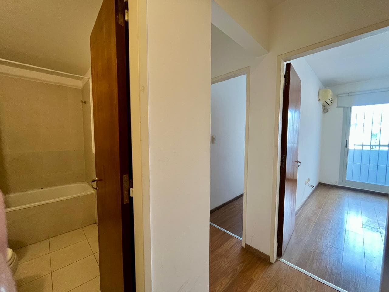 FOR SALE - 2-bedroom apartment with two balconies and a garage. Abasto, Rosario.