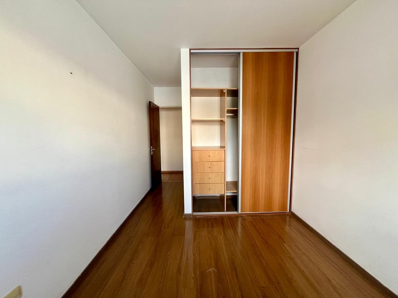 FOR SALE - 2-bedroom apartment with two balconies and a garage. Abasto, Rosario.