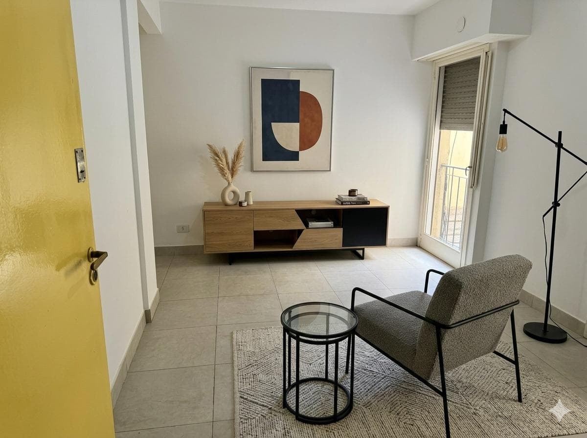 For Sale: 2-Room Apartment in Flores