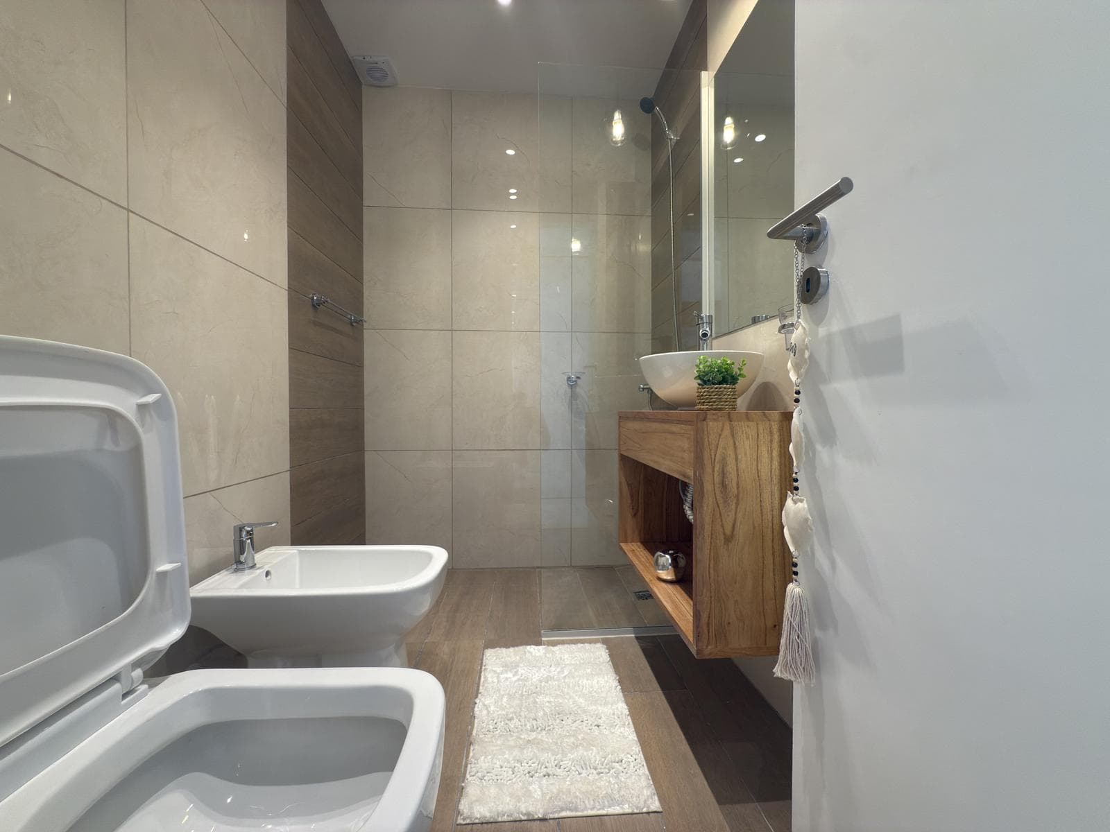 For Sale - 3 rooms - Balcony facing the street - Renovated and furnished - Downtown