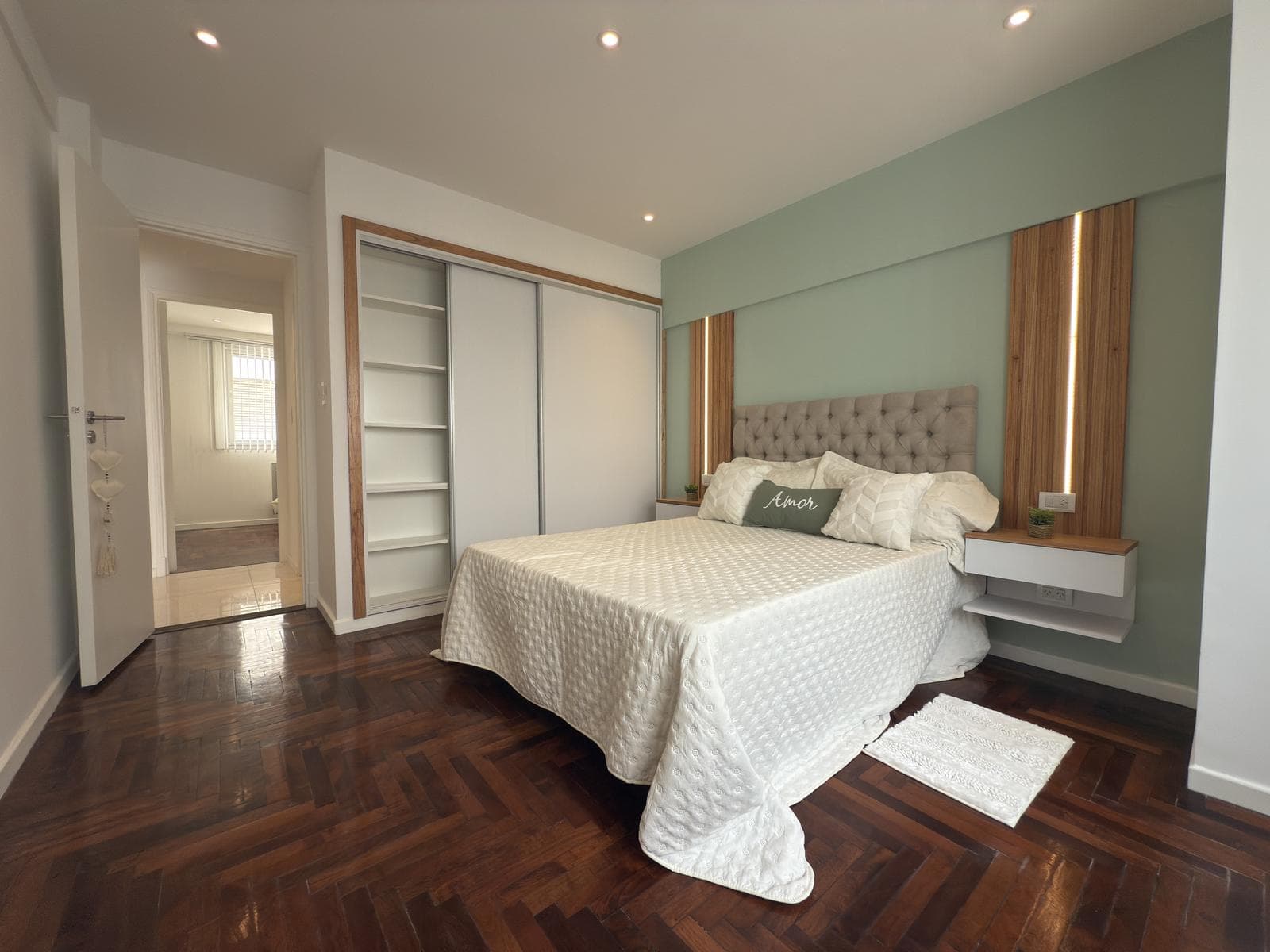 For Sale - 3 rooms - Balcony facing the street - Renovated and furnished - Downtown