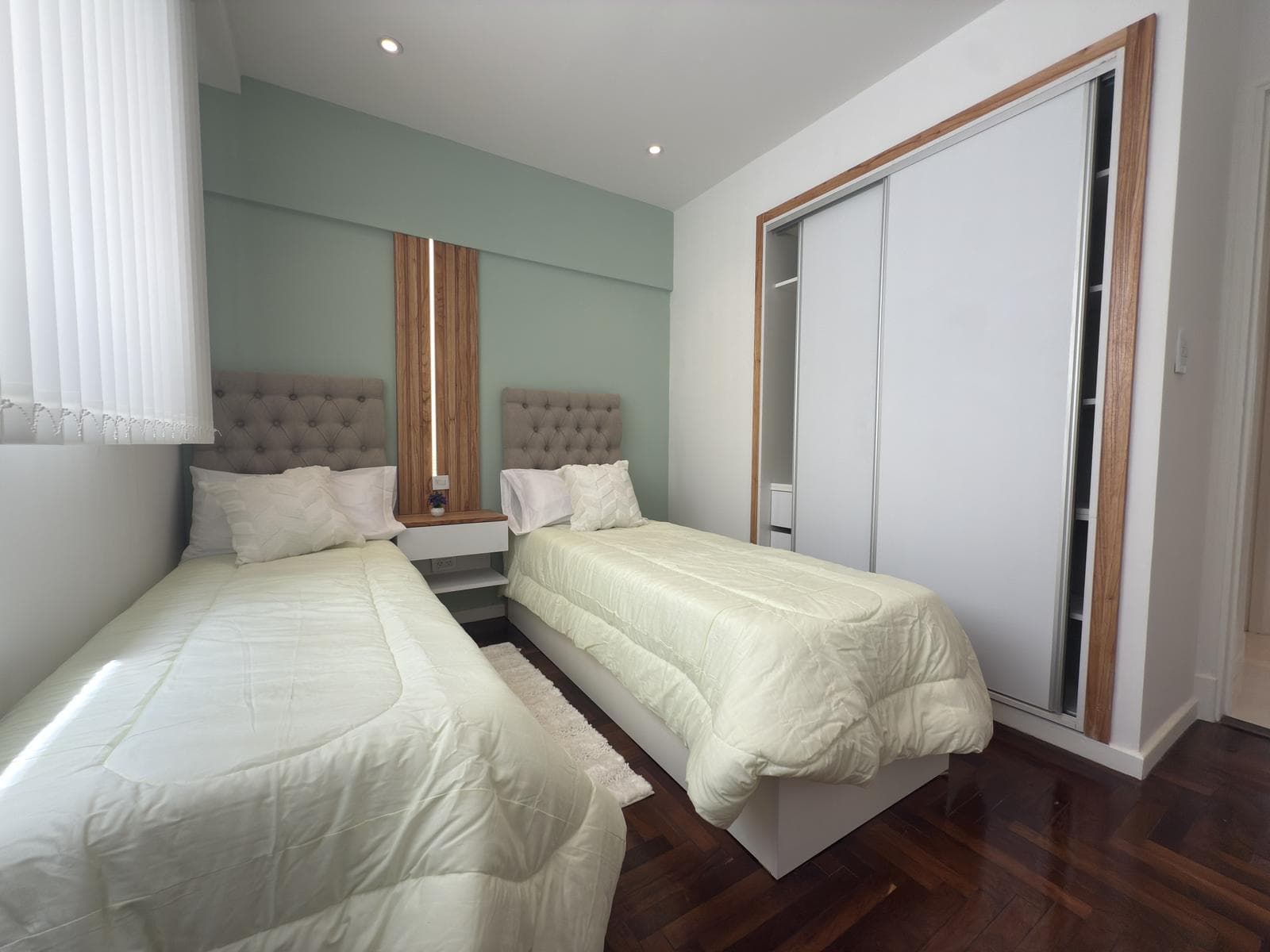 For Sale - 3 rooms - Balcony facing the street - Renovated and furnished - Downtown