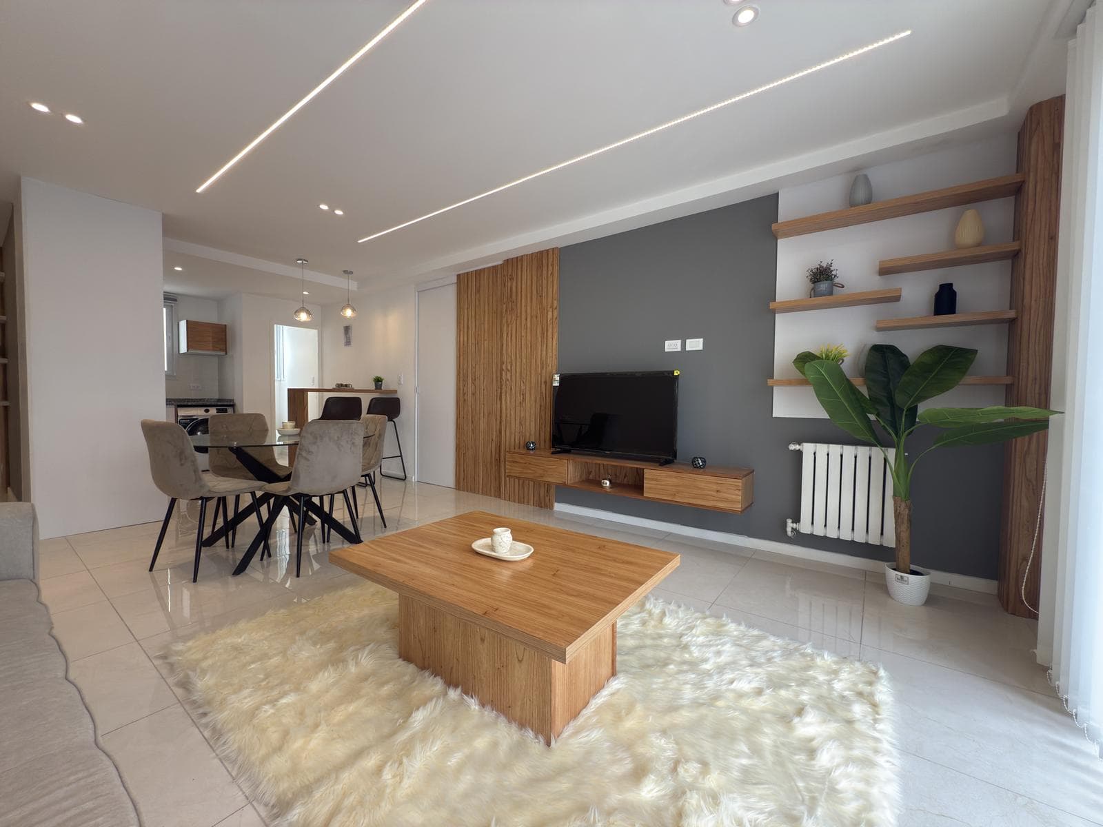 For Sale - 3 rooms - Balcony facing the street - Renovated and furnished - Downtown