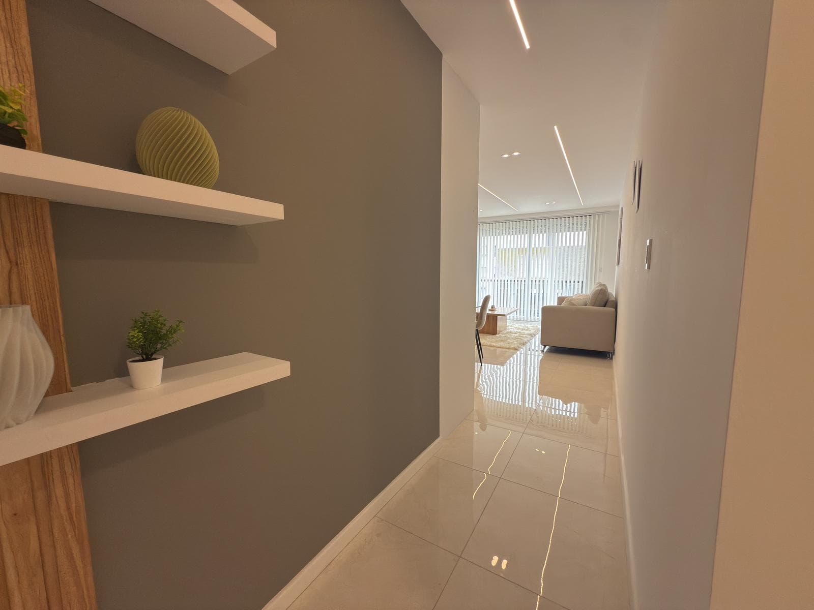 For Sale - 3 rooms - Balcony facing the street - Renovated and furnished - Downtown