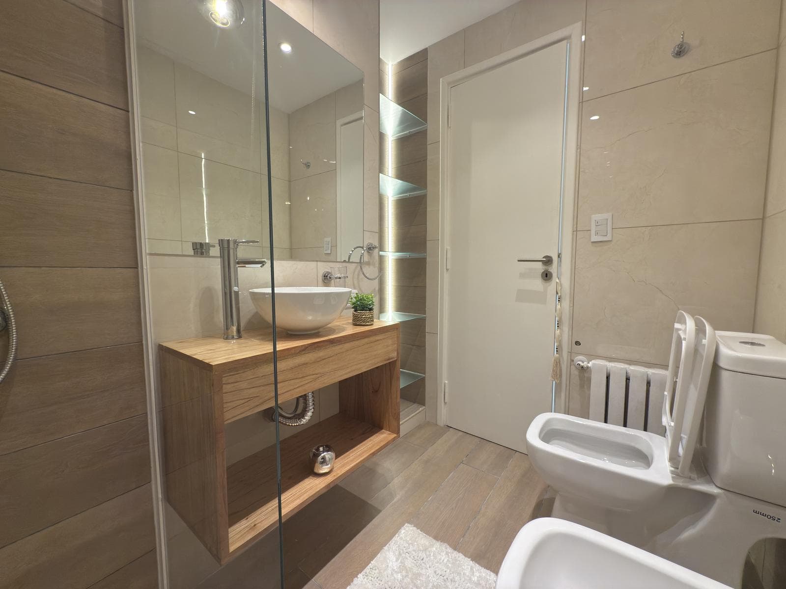 For Sale - 3 rooms - Balcony facing the street - Renovated and furnished - Downtown