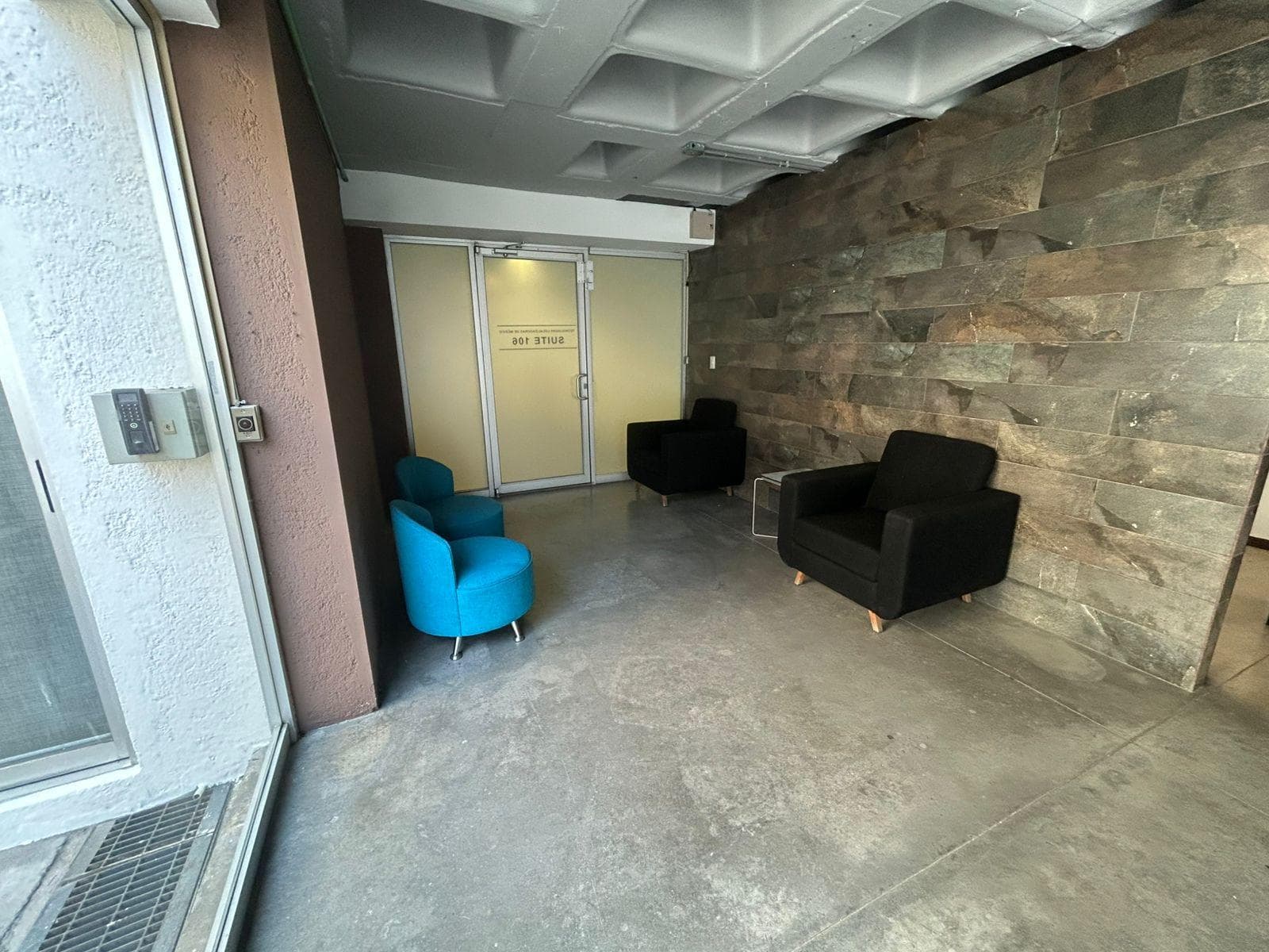 OFFICE FOR SALE IN VALLE ORIENTE, MONTERREY