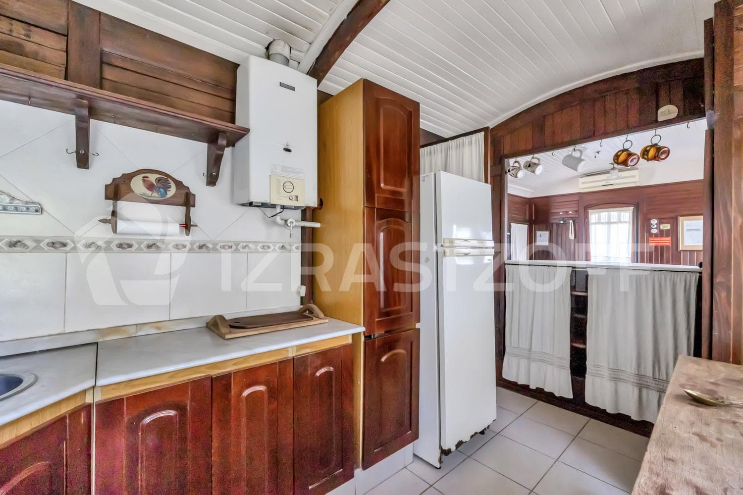 Casa en venta en Los Eucaliptus, 2 dormitorios, jardin y pileta.