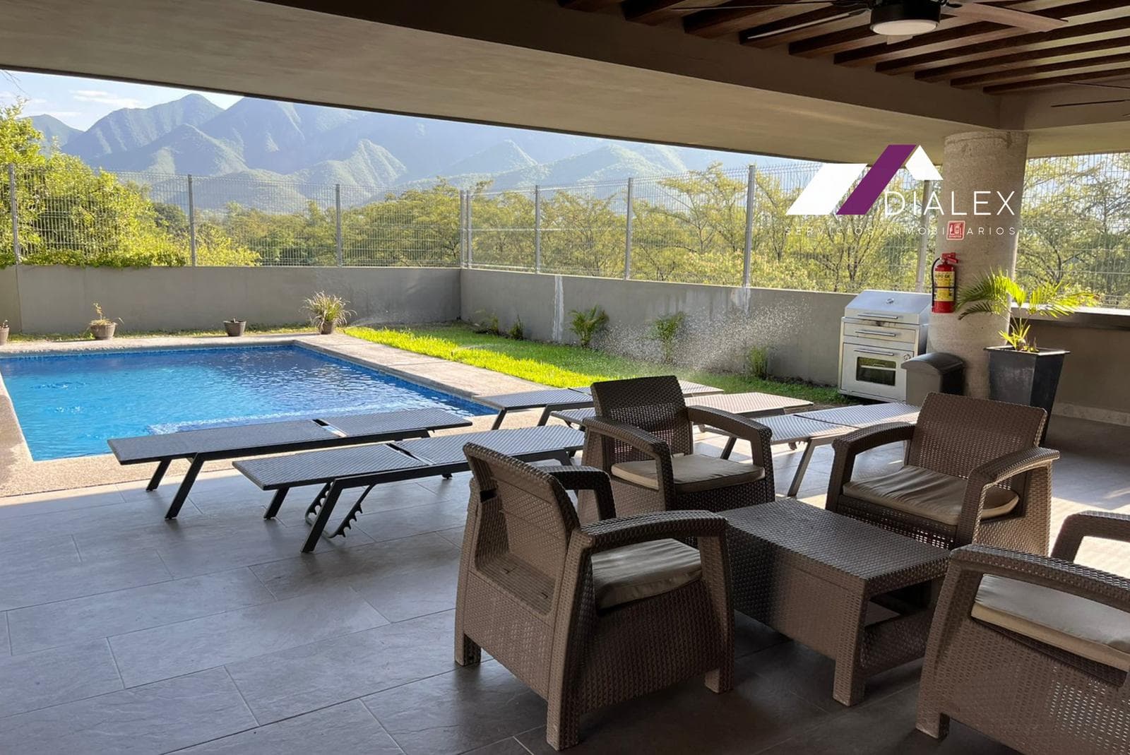 FOR SALE: House in the ALTARES RESIDENCIAL Subdivision—National Highway in SANTIAGO—4 Bedrooms
