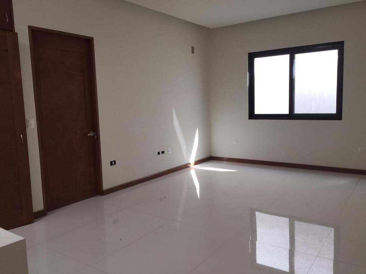 HOUSE FOR SALE IN LA JOYA RESIDENCIAL