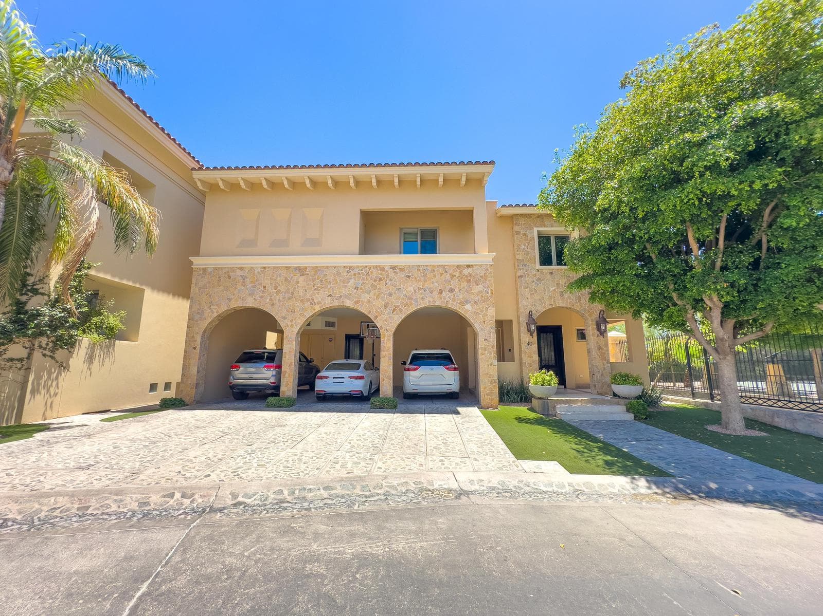 House for Sale in North La Jolla, Villa Esmeraldas