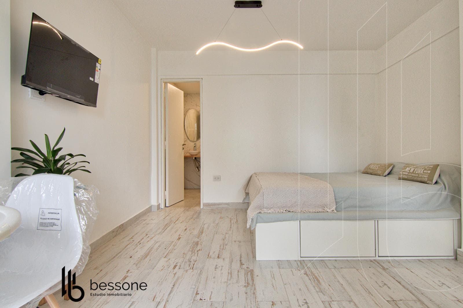 One-Bedroom, Refurbished, Furnished, Bright Apartment in Plaza Mitre