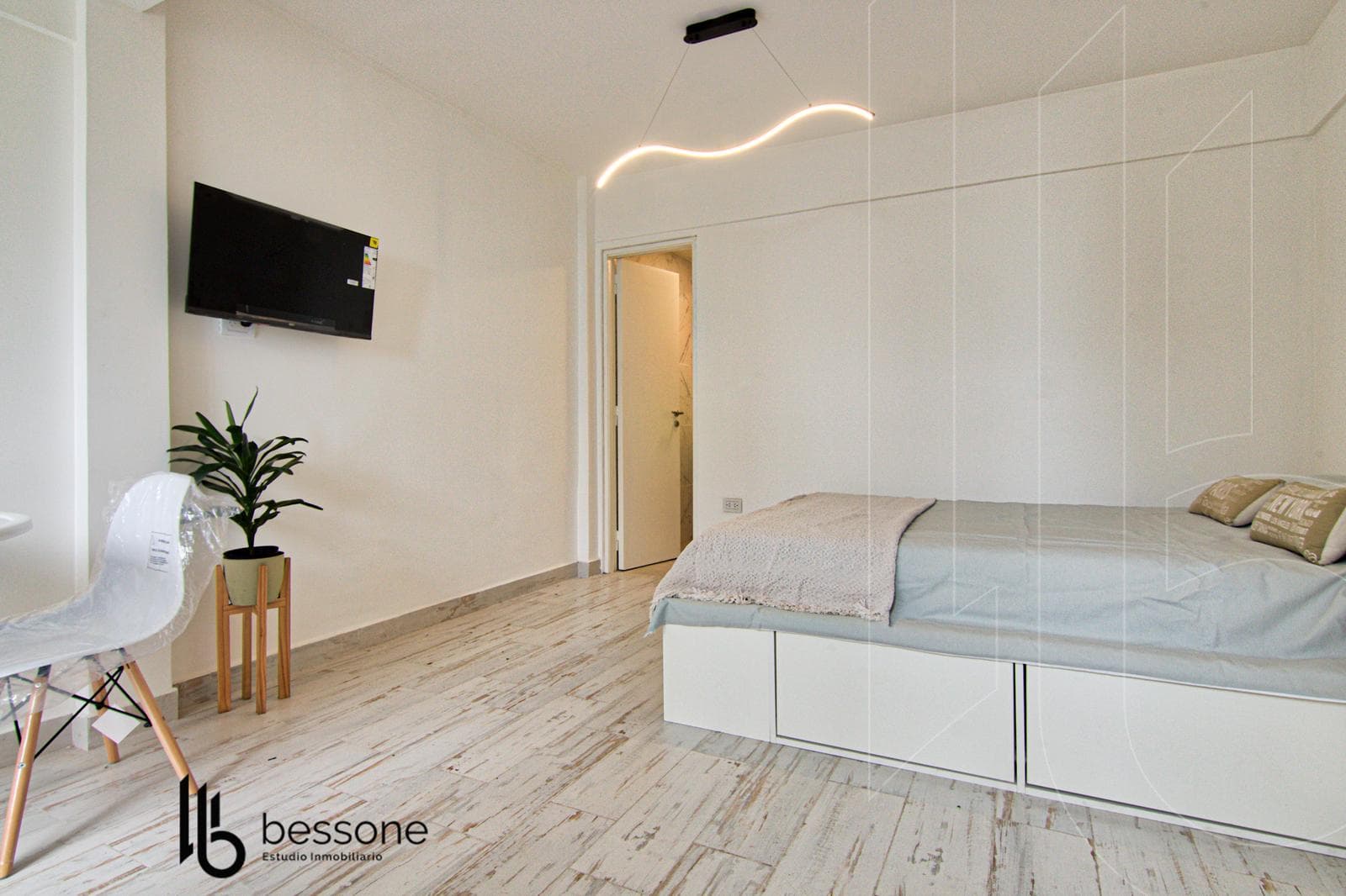 One-Bedroom, Refurbished, Furnished, Bright Apartment in Plaza Mitre