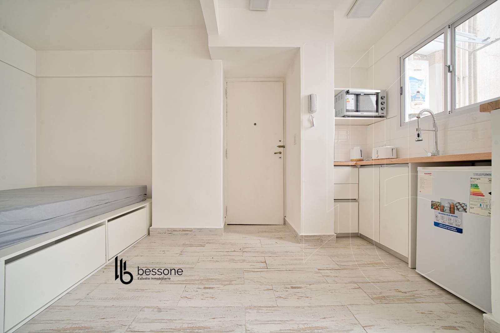 One-Bedroom, Refurbished, Furnished, Bright Apartment in Plaza Mitre