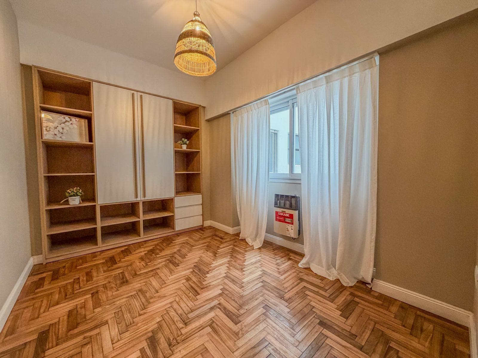 For Sale - 3 rooms - Renovated and furnished - Street-facing with a balcony