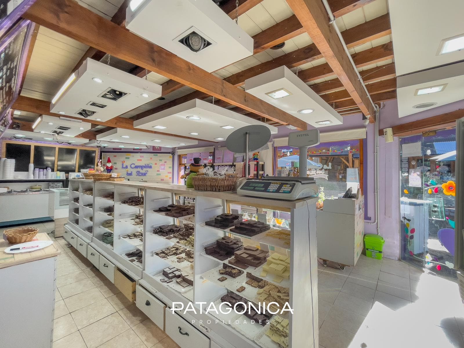 BUSINESS FOR SALE: ICE CREAM PARLOR/CHOCOLATE SHOP, VILLA LA ANGOSTURA