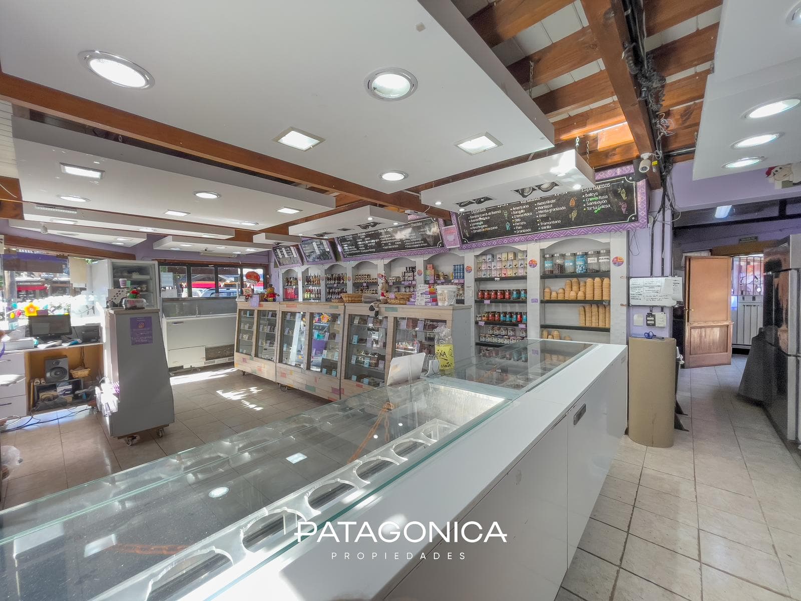 BUSINESS FOR SALE: ICE CREAM PARLOR/CHOCOLATE SHOP, VILLA LA ANGOSTURA