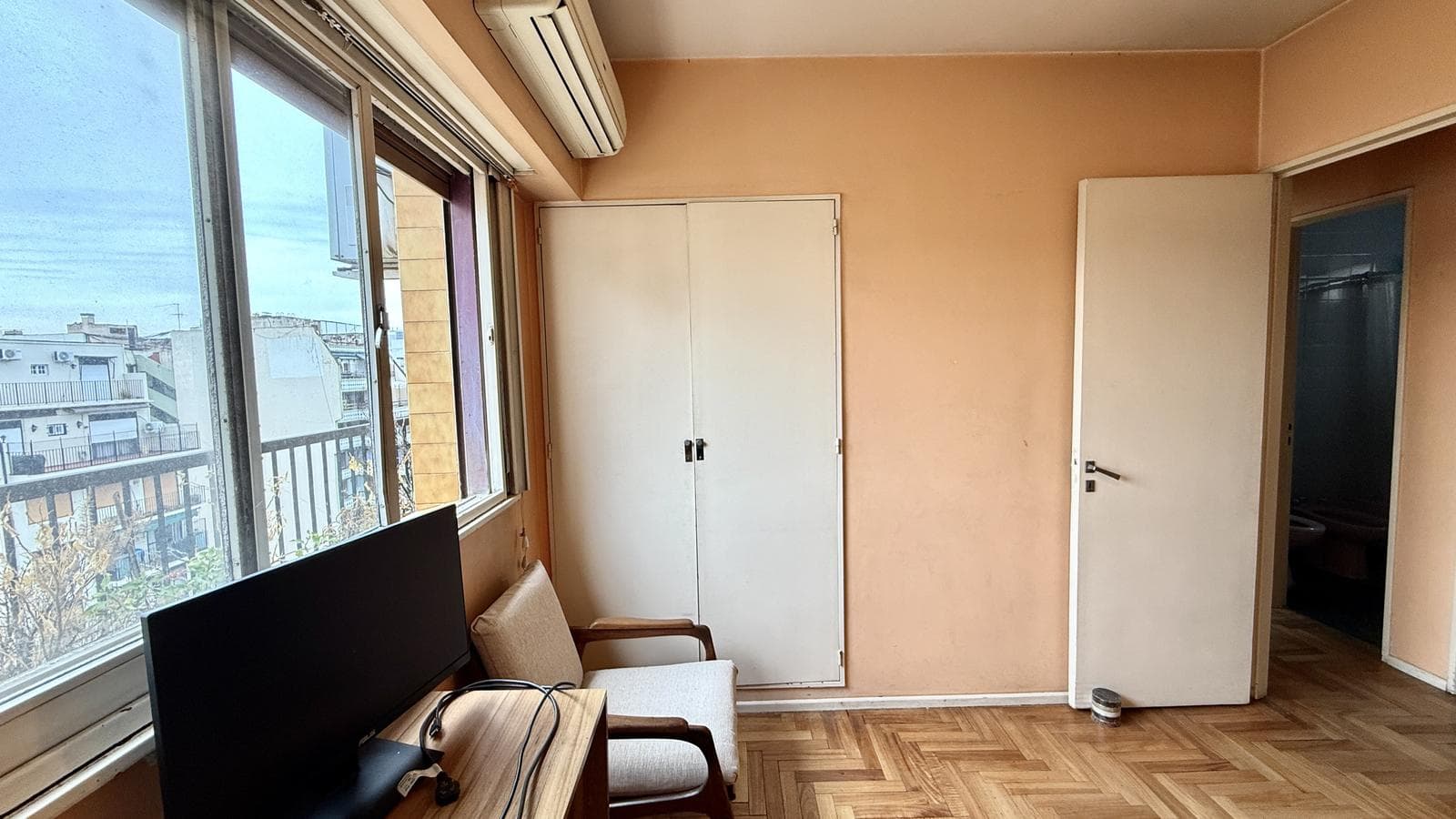 4-Bedroom Apartment for Sale with Balcony and Storage Room in Caballito