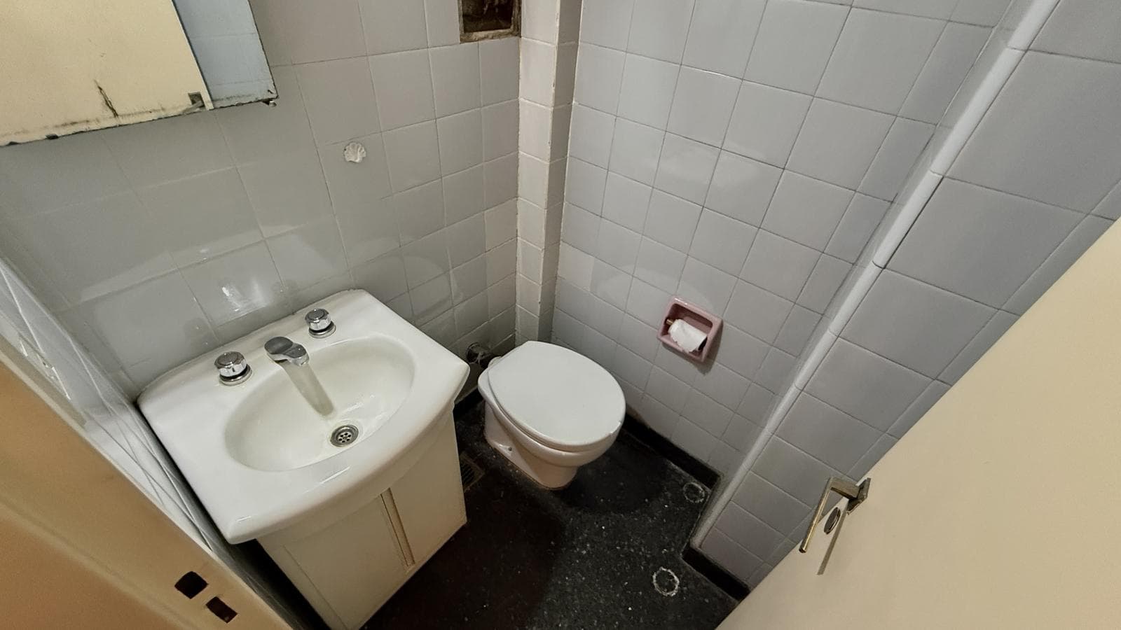 4-Bedroom Apartment for Sale with Balcony and Storage Room in Caballito