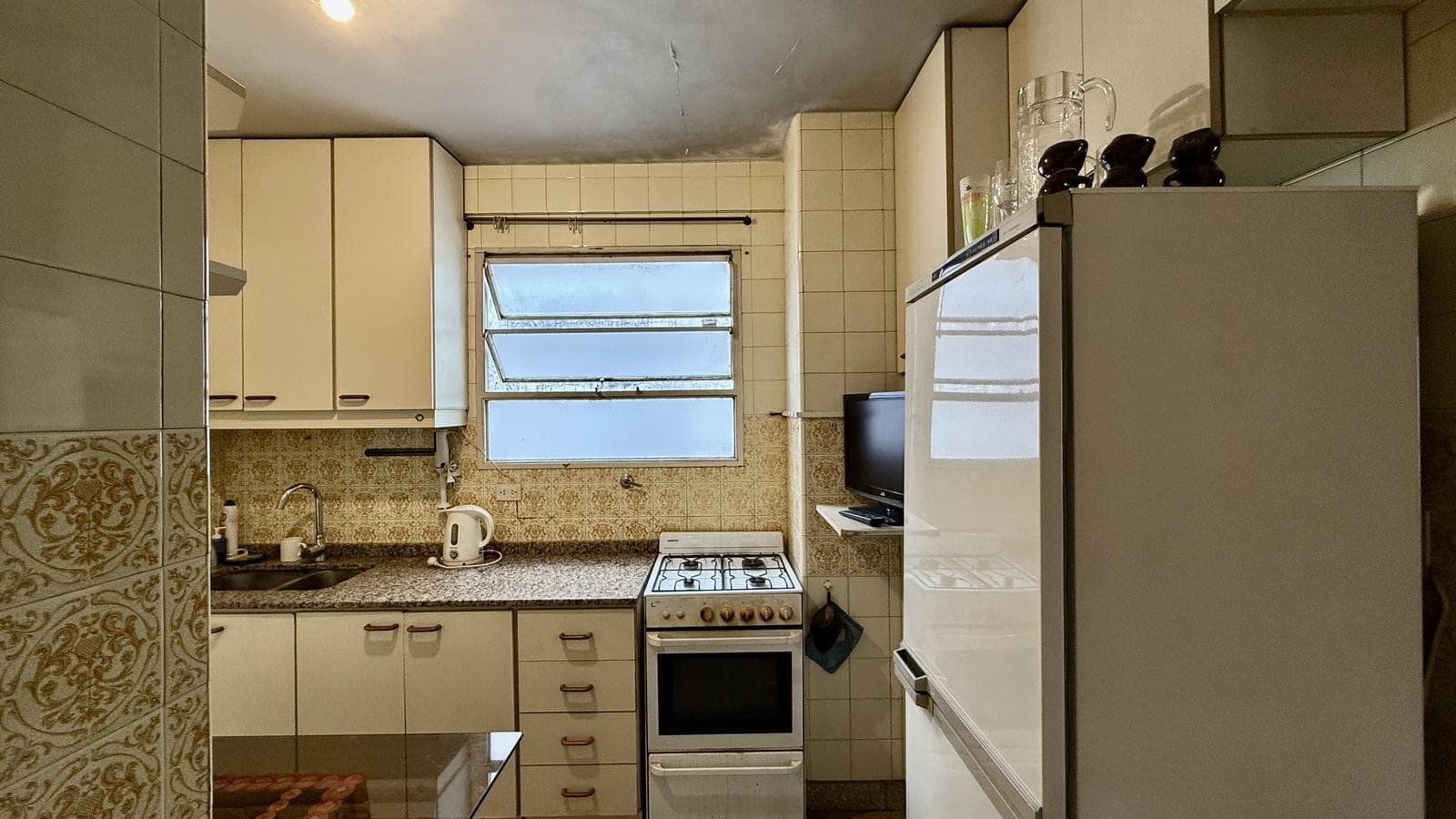 4-Bedroom Apartment for Sale with Balcony and Storage Room in Caballito