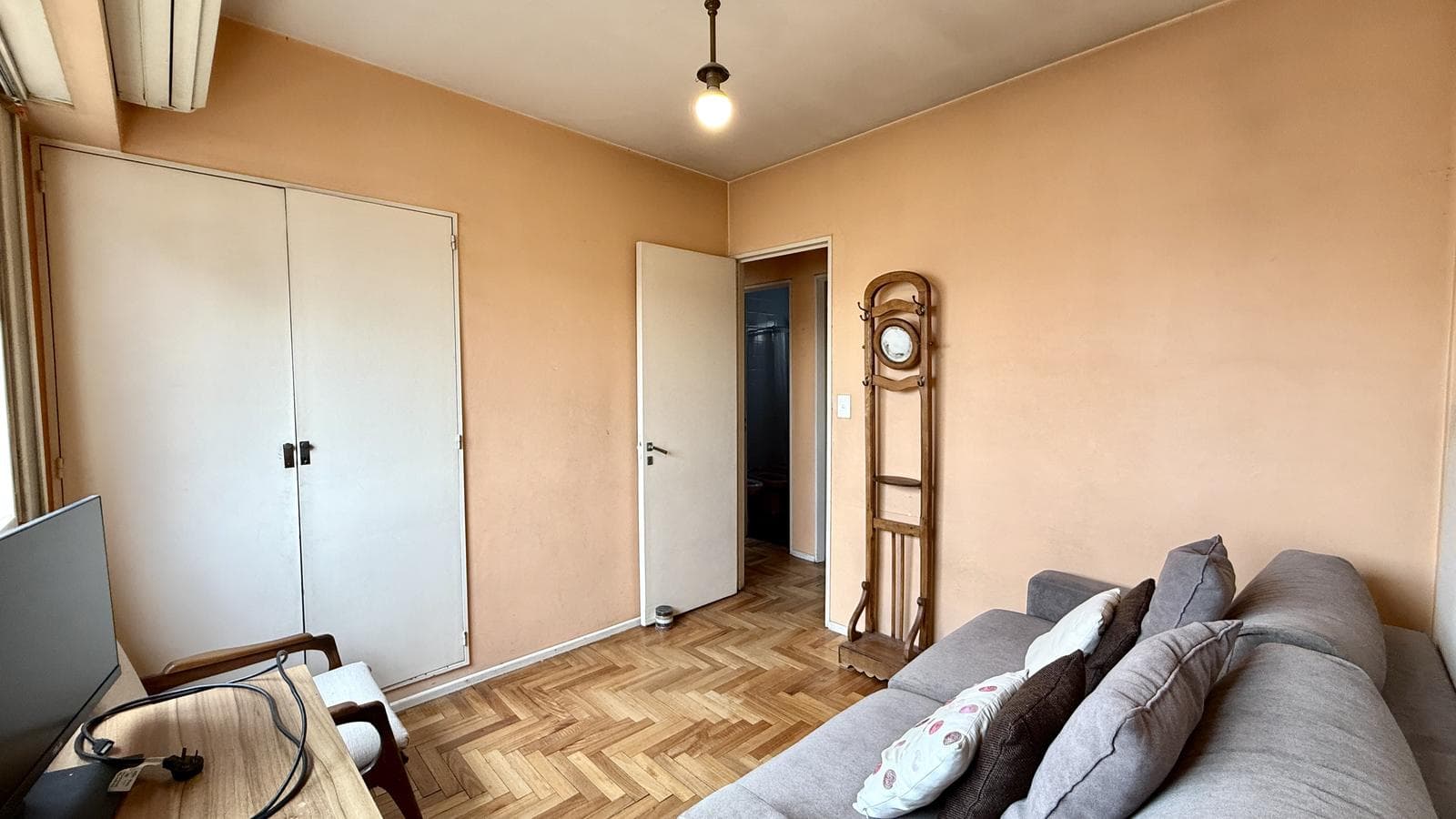 4-Bedroom Apartment for Sale with Balcony and Storage Room in Caballito