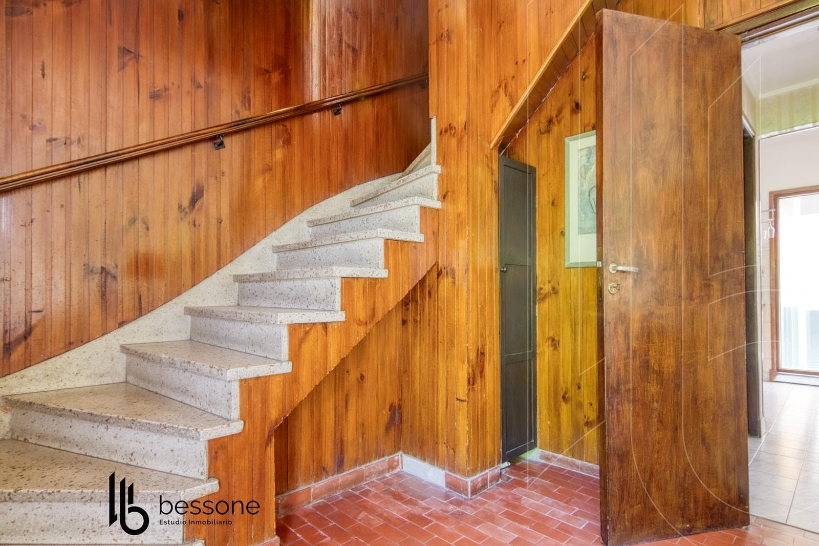 5-room house and street-facing commercial space in Nueva Pompeya