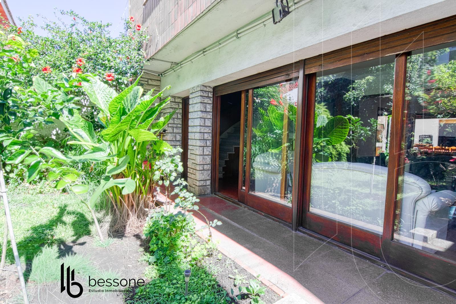 5-room house and street-facing commercial space in Nueva Pompeya