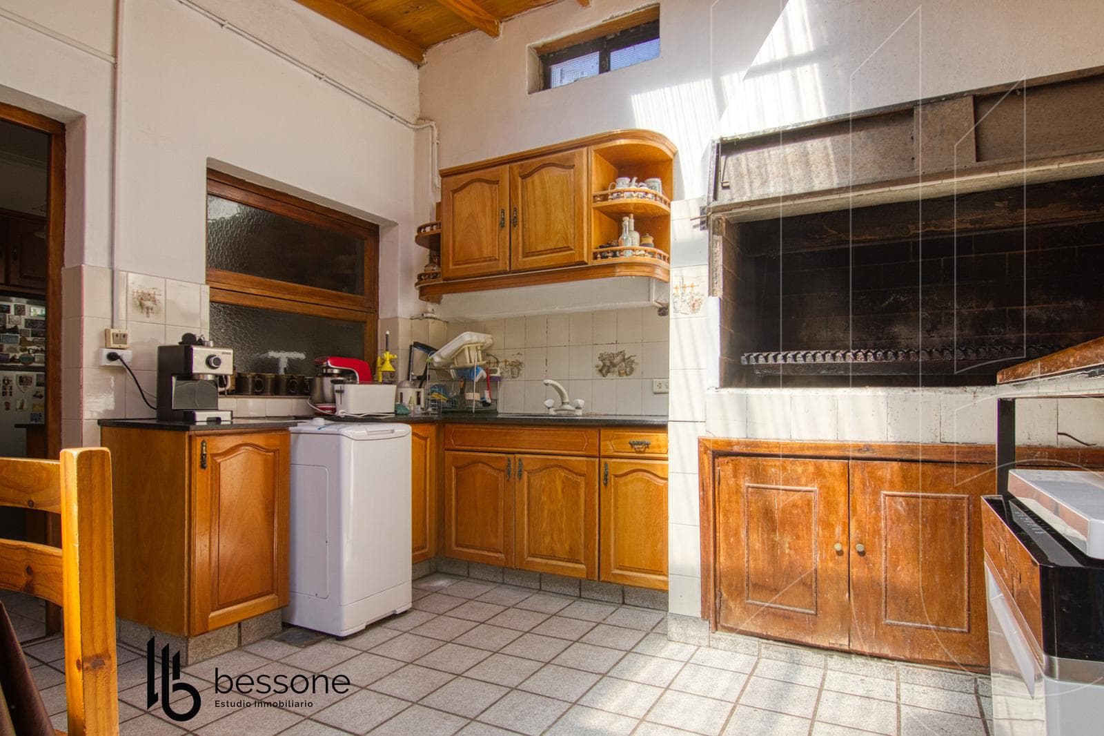 5-room house and street-facing commercial space in Nueva Pompeya