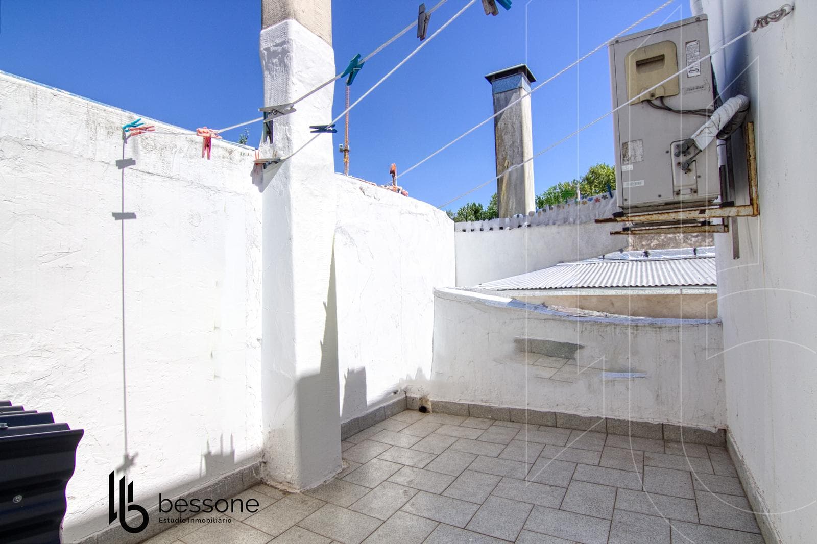 5-room house and street-facing commercial space in Nueva Pompeya