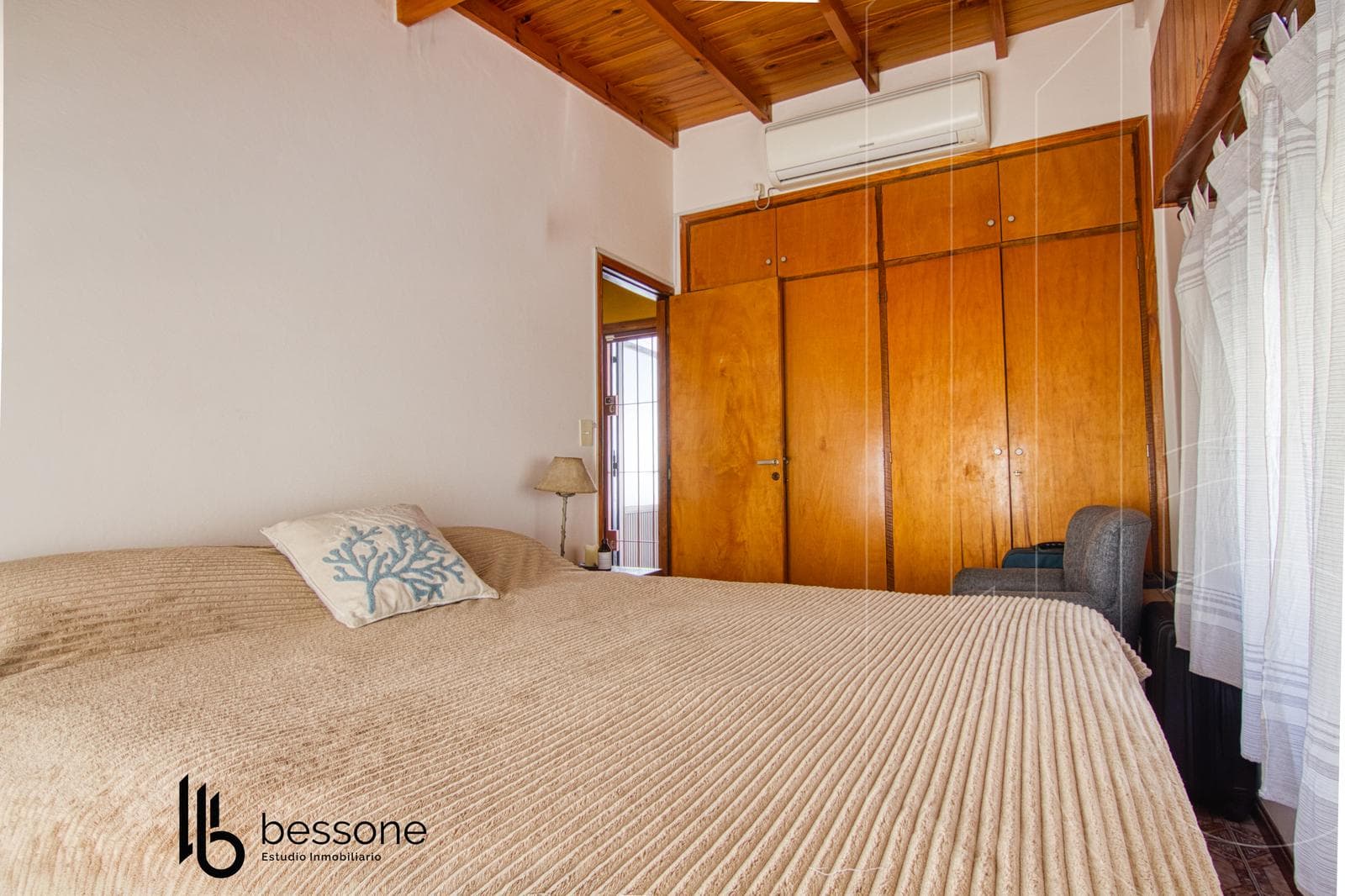 5-room house and street-facing commercial space in Nueva Pompeya