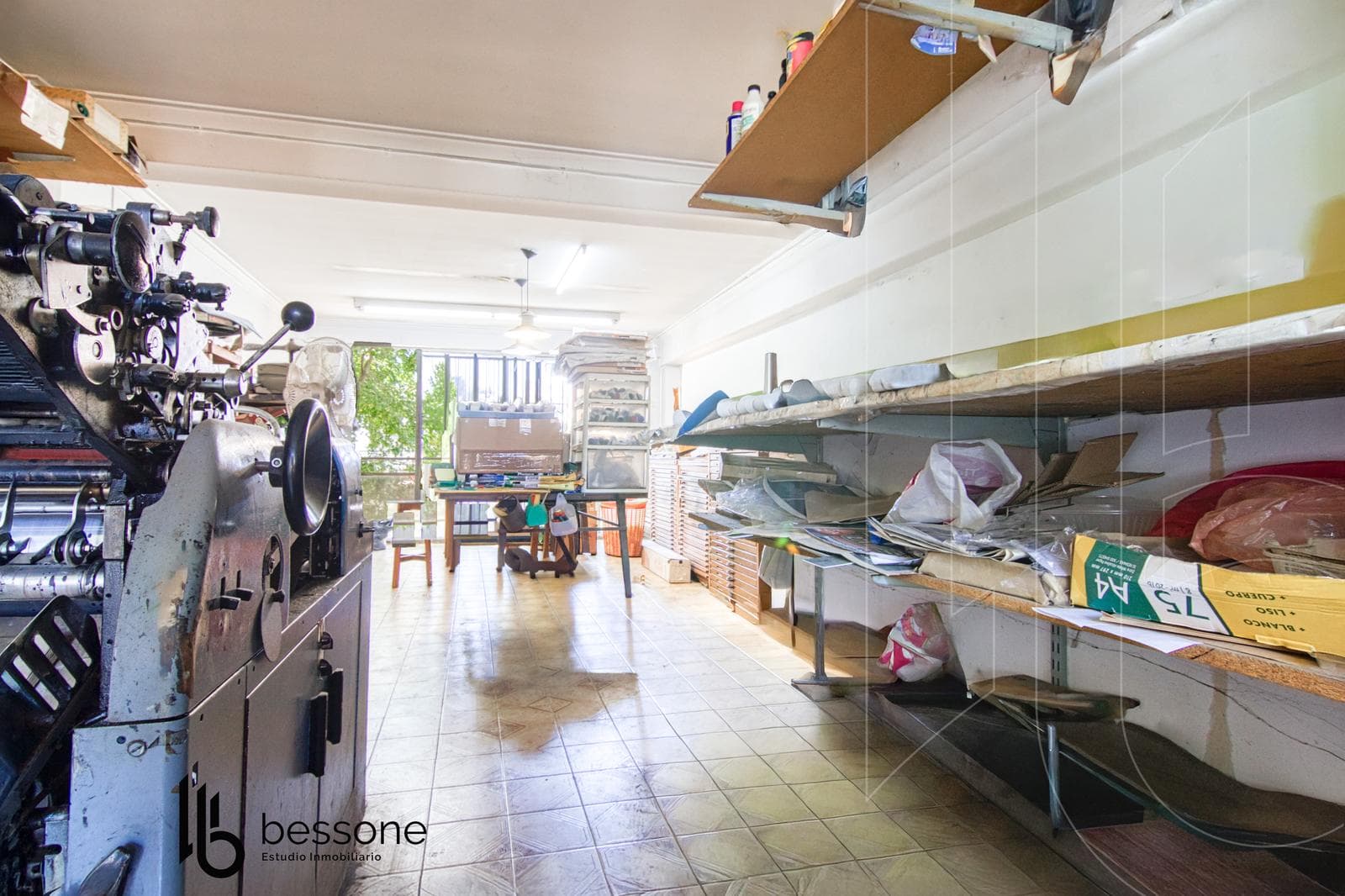 5-room house and street-facing commercial space in Nueva Pompeya