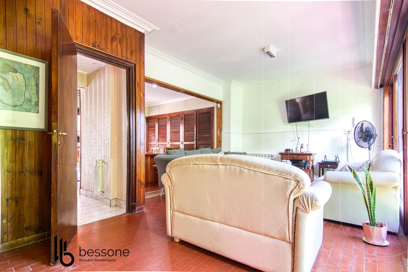 5-room house and street-facing commercial space in Nueva Pompeya