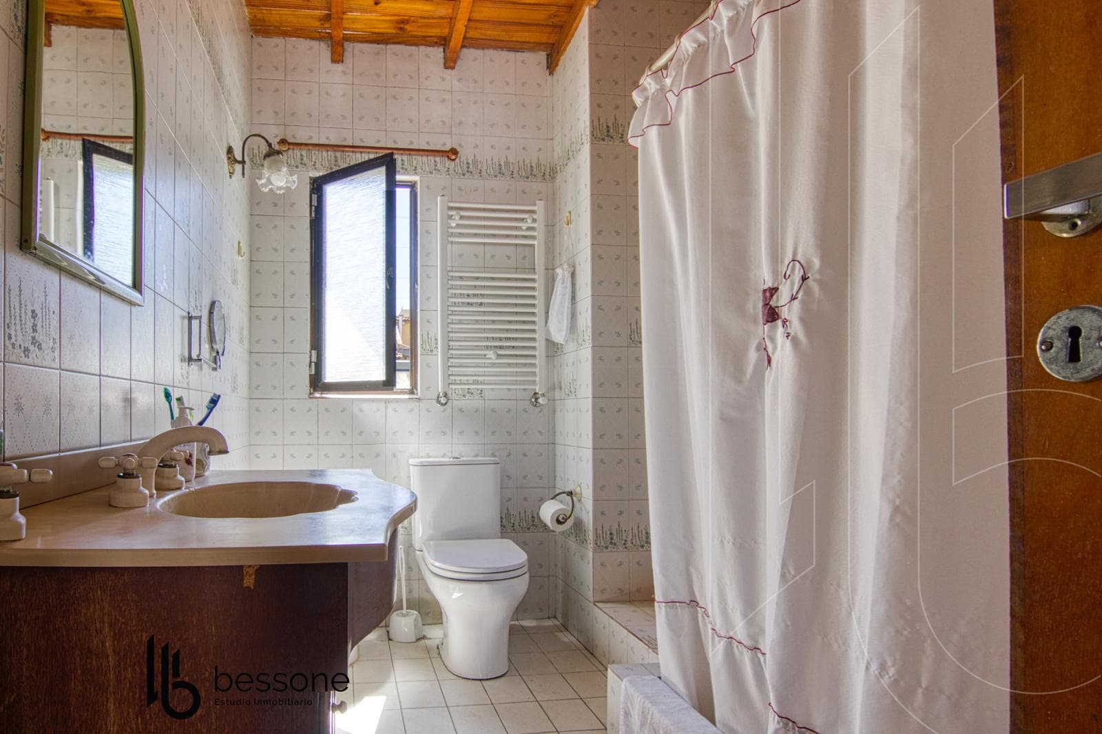 5-room house and street-facing commercial space in Nueva Pompeya
