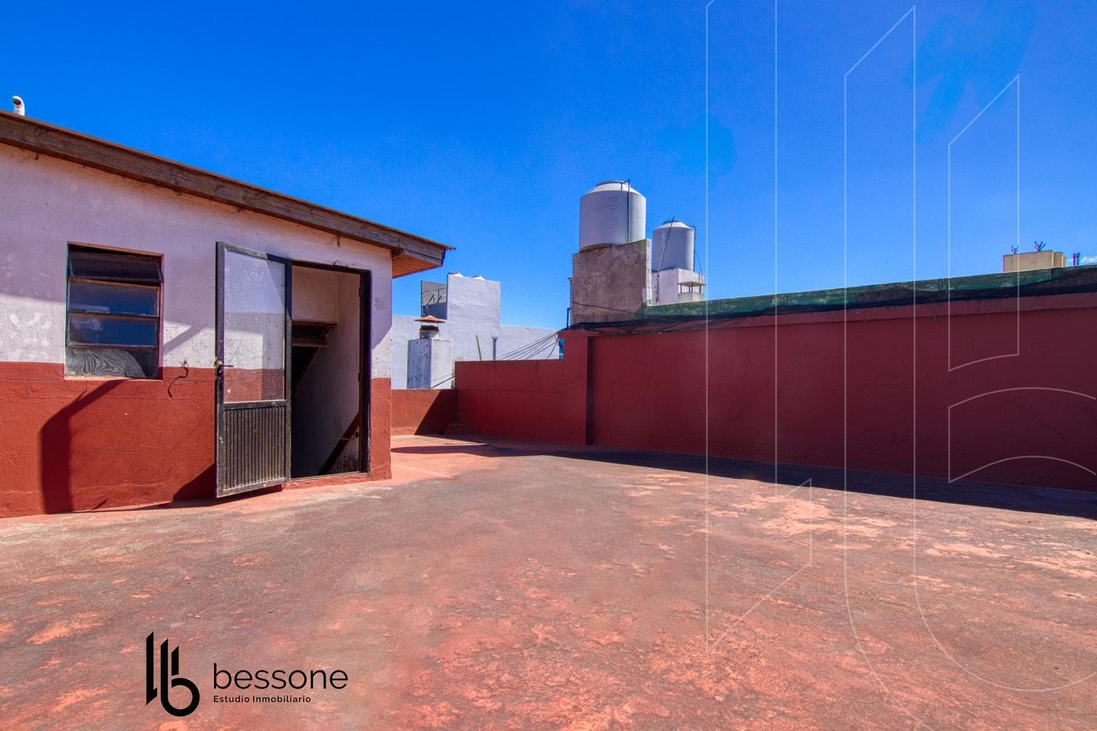 5-room house and street-facing commercial space in Nueva Pompeya