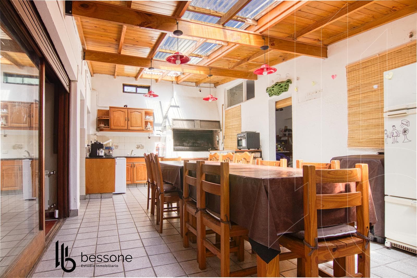 5-room house and street-facing commercial space in Nueva Pompeya