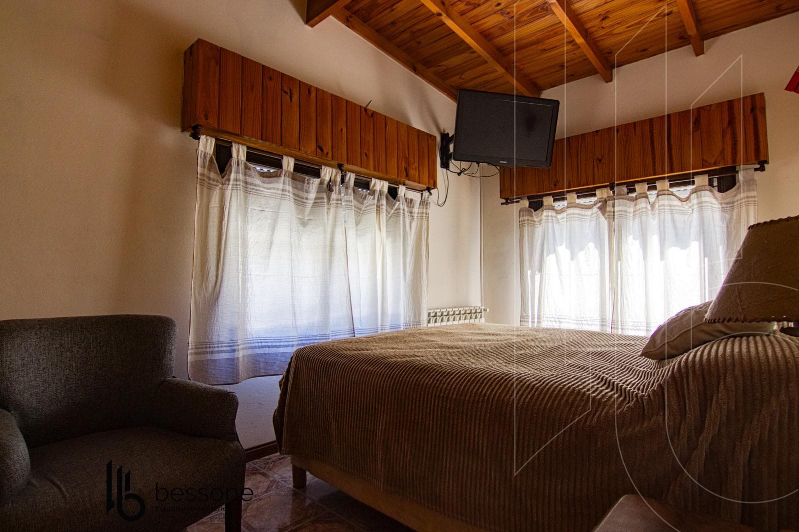 5-room house and street-facing commercial space in Nueva Pompeya