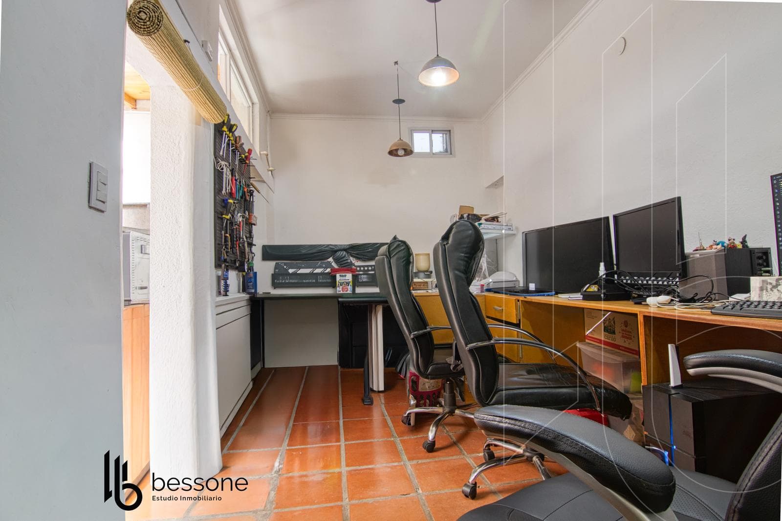 5-room house and street-facing commercial space in Nueva Pompeya