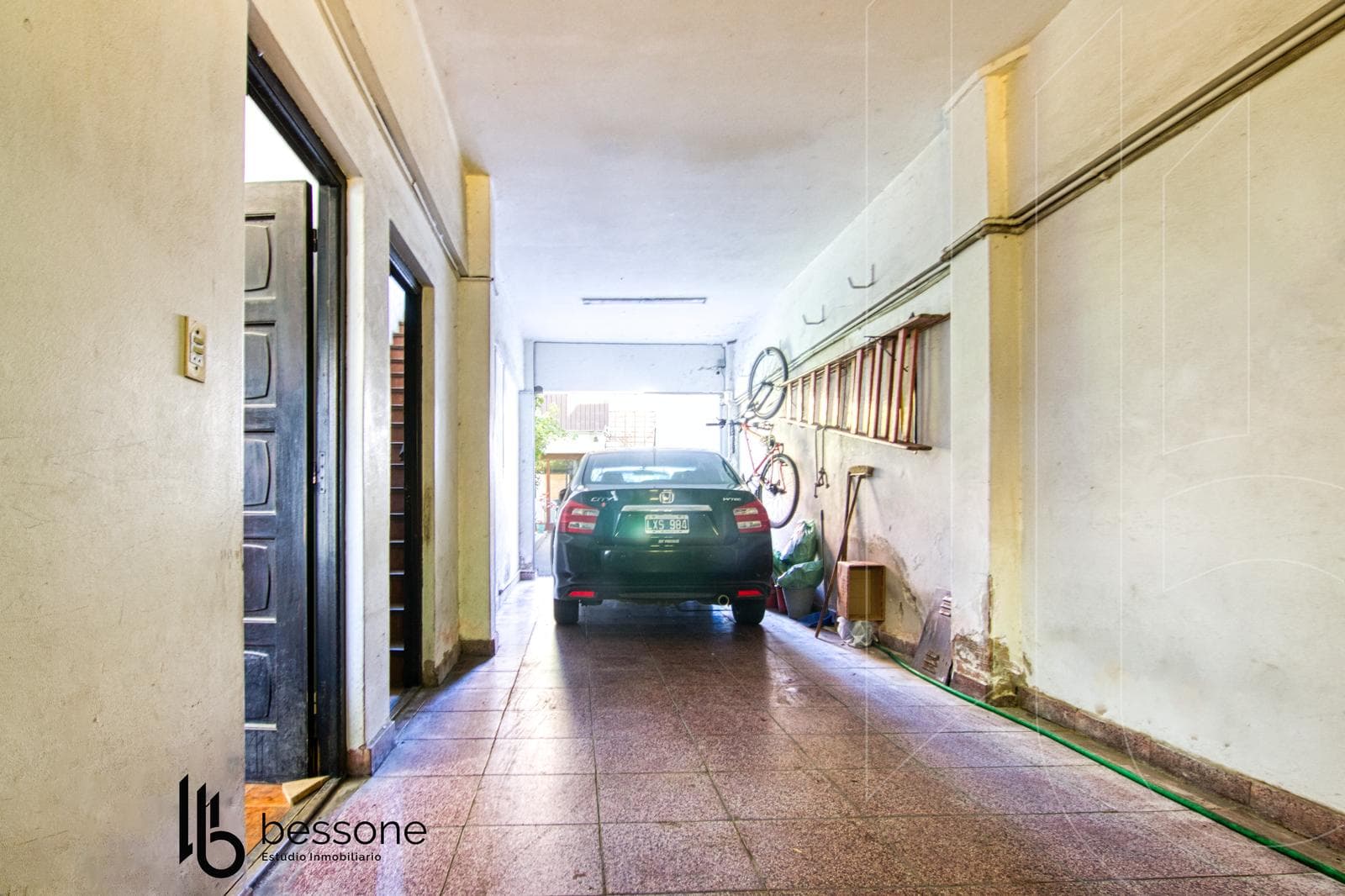 5-room house and street-facing commercial space in Nueva Pompeya