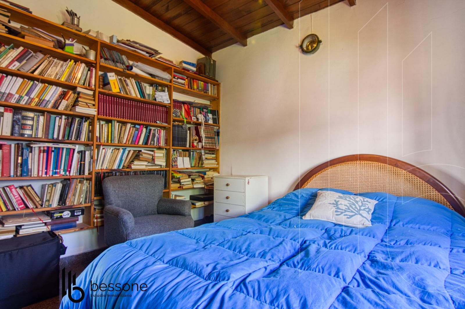 5-room house and street-facing commercial space in Nueva Pompeya