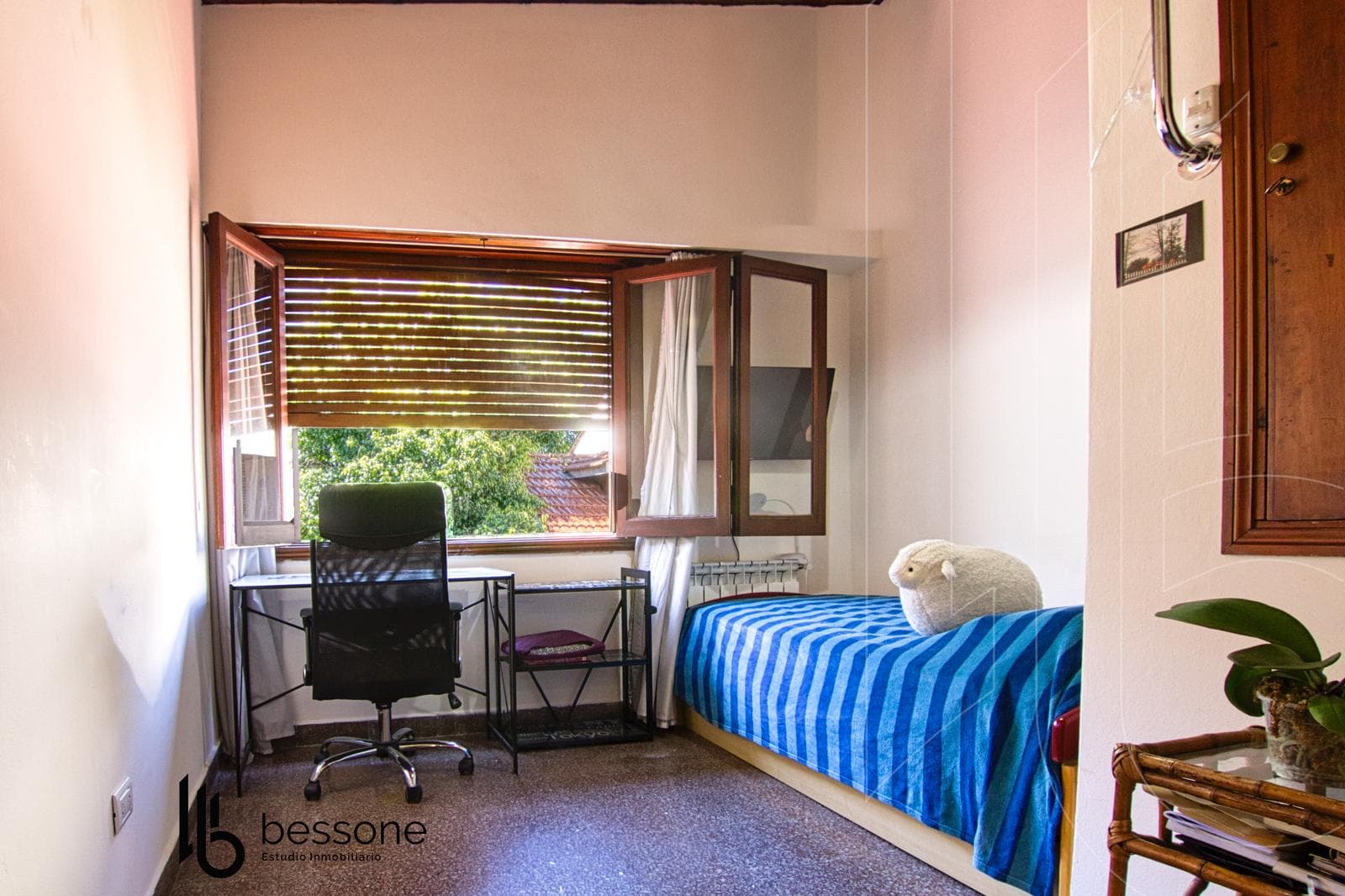 5-room house and street-facing commercial space in Nueva Pompeya