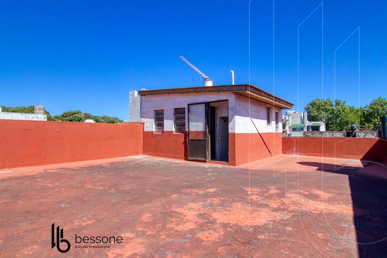 5-room house and street-facing commercial space in Nueva Pompeya