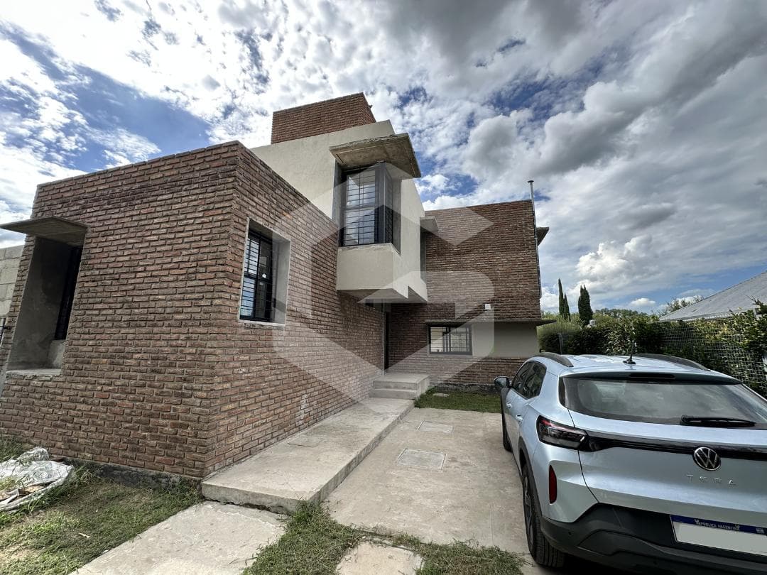 3-bedroom house for sale in the Don Quijote neighborhood, Roldán.