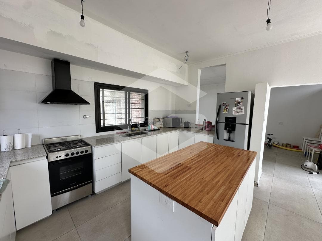 3-bedroom house for sale in the Don Quijote neighborhood, Roldán.